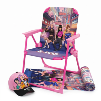 Kit K-Pop Completo 3 en 1 – Silla Plegable de Playa, Toalla Microfibra Grande y Gorra de Béisbol – Set Verano Diseño Anime Estilo Girl Group – Regalo Fans de K-Pop – Playa, Piscina y Camping